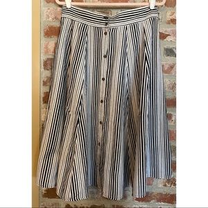 Universal Thread black and white skirt